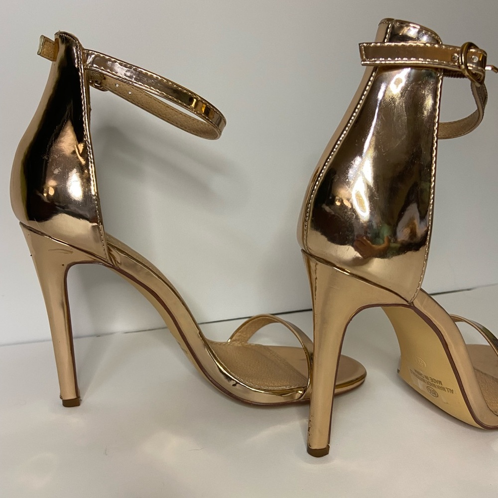 Beautiful Olivia Ferguson Rose Gold Metallic Heels size 8.5